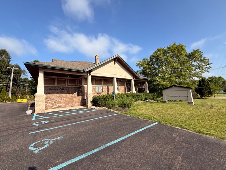 Primary Photo Of 2400 Union Lake Rd, Commerce Township Medical For Lease