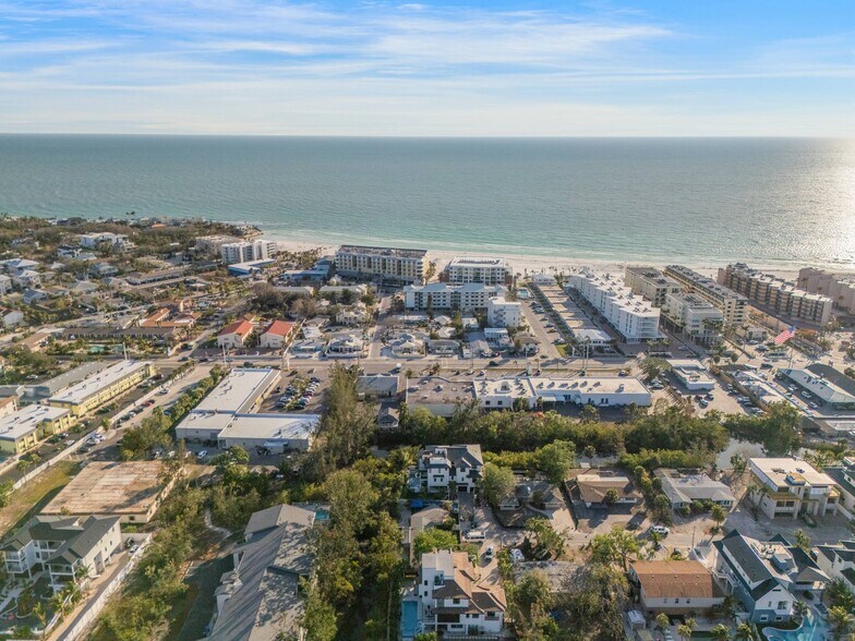 More Photos Of 6550 Sabal Dr, Sarasota Apartments For Sale