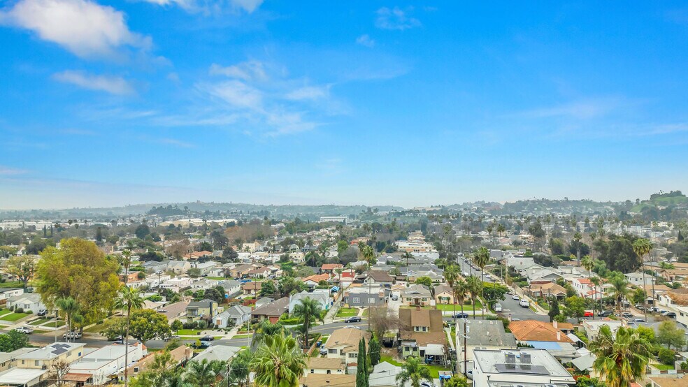 More Photos Of 5353 Oakland St, Los Angeles Apartments For Sale