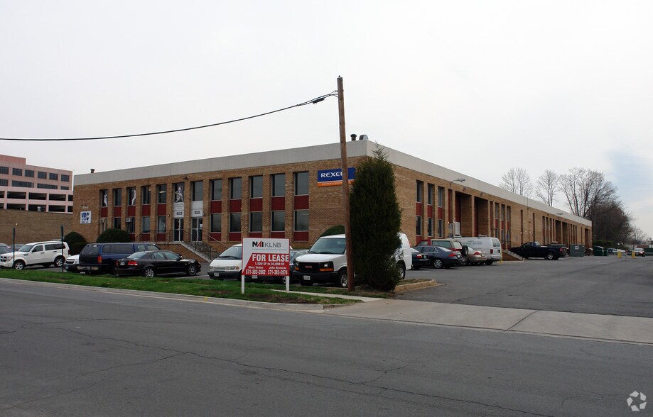 More Photos Of 2719-2721 Dorr Ave, Merrifield Warehouse For Lease