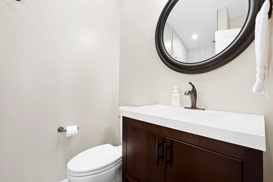 More Photos Of 612 N Lakeshore Dr, Ludington Hotel For Sale