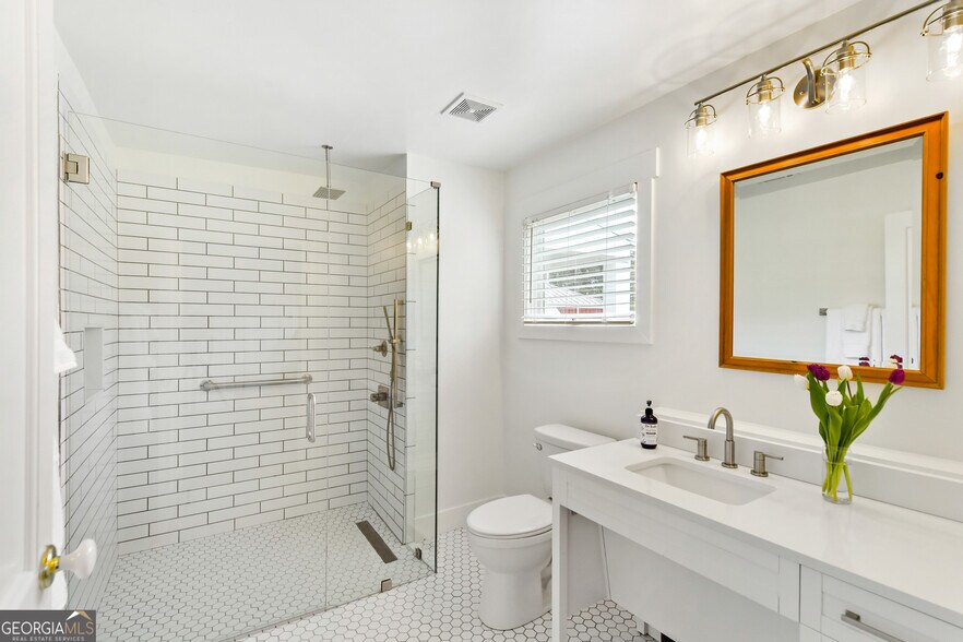 More Photos Of 1051 Meadow Ln, Madison Hospitality For Sale