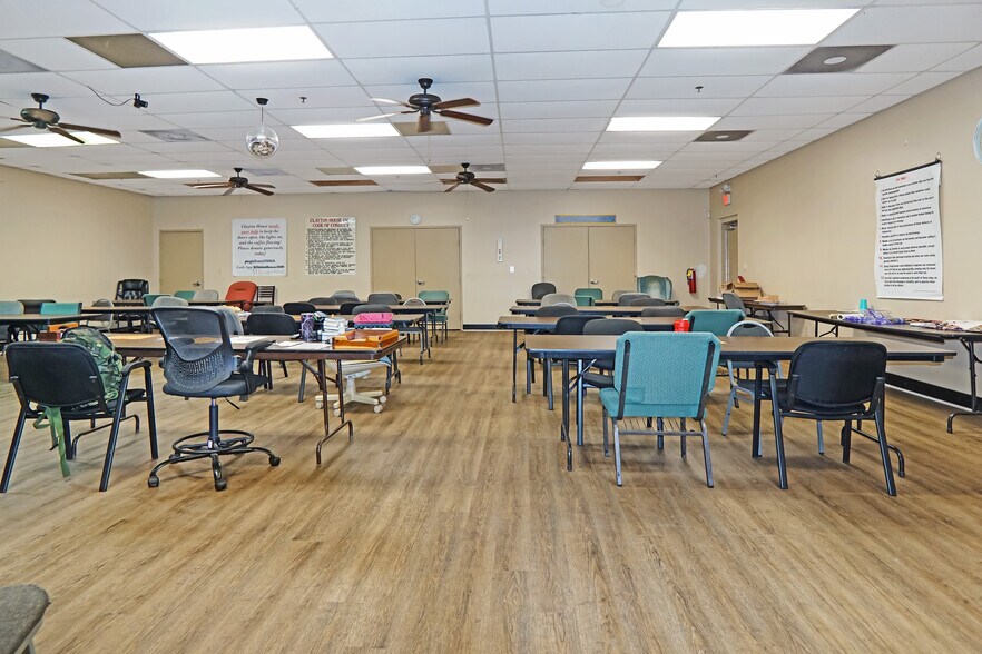 More Photos Of 1560 Commercial Ct, Jonesboro Office For Sale