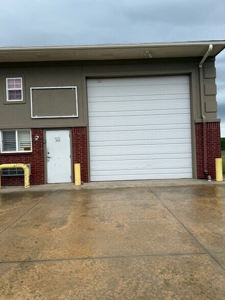 Primary Photo Of 13502 E 510 Rd, Claremore Light Distribution For Lease