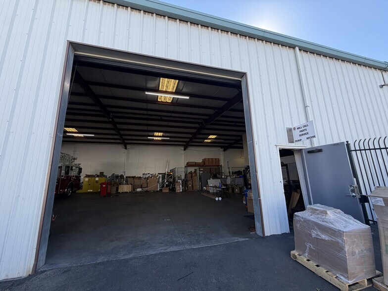 More Photos Of 14562 Manzanita Dr, Fontana Warehouse For Lease