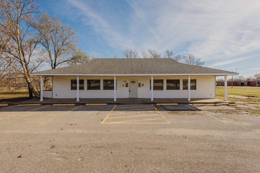 More Photos Of 5110 S Hydraulic St, Wichita Freestanding For Sale