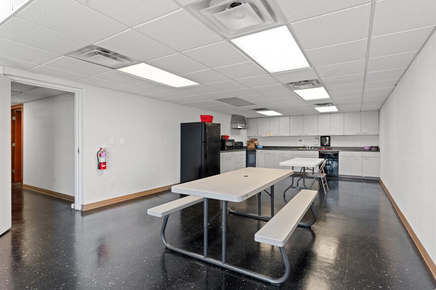 More Photos Of 3204-3208 E Platte Ave, Colorado Springs Auto Dealership For Sale