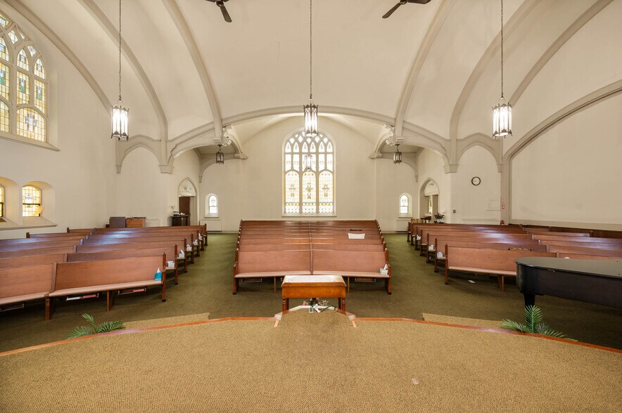 More Photos Of 418 W Adams St, Muncie Religious Facility For Sale