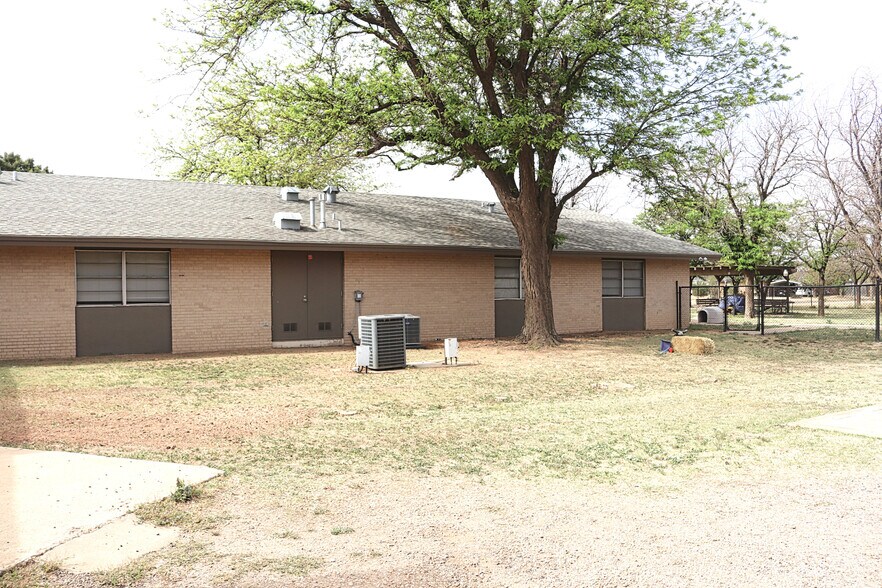 More Photos Of 202 W 3rd St, Hale Center Skilled Nursing Facility For Sale