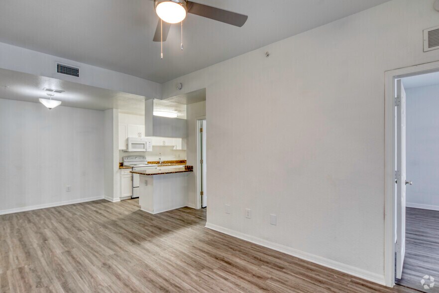 More Photos Of 13009 Kain Palms Ct, Tampa Dormitory For Sale