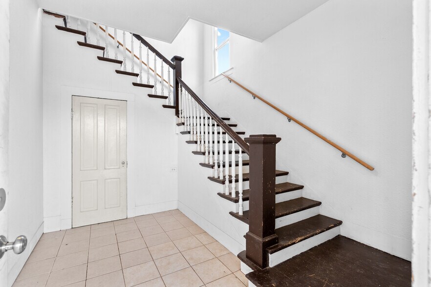 More Photos Of 105 Arcade, Lexington Apartments For Sale