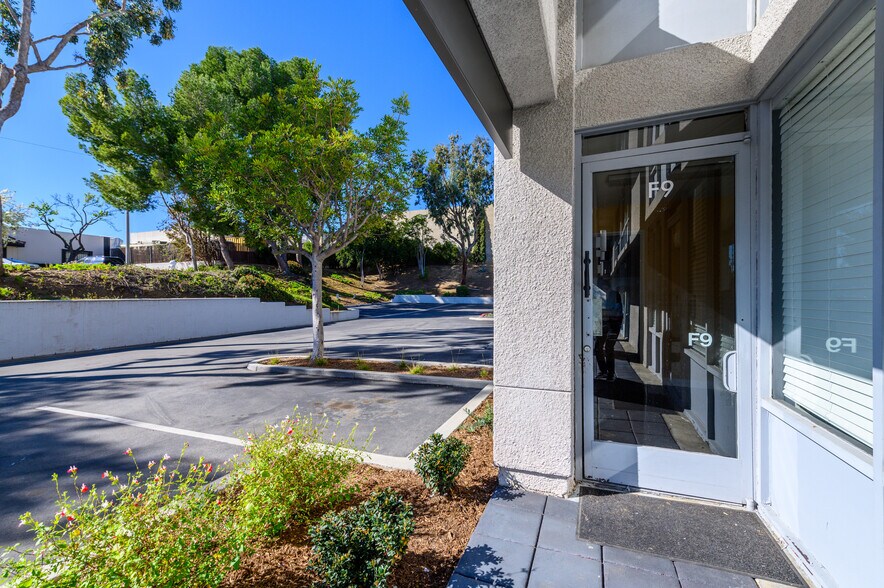 More Photos Of 711 W 17th St, Costa Mesa Light Manufacturing For Sale