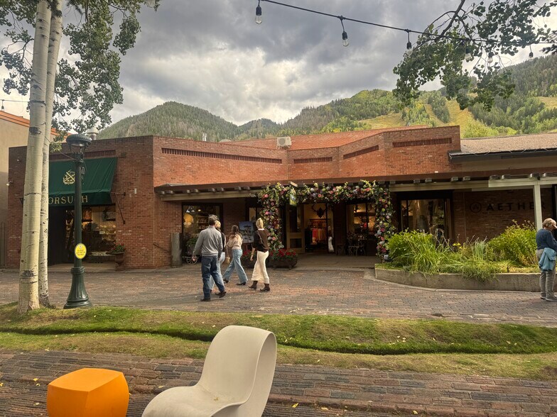More Photos Of 419 E Cooper Ave, Aspen General Retail For Lease