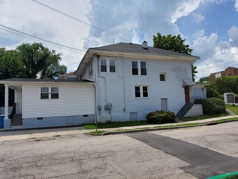 More Photos Of 1602 Grandin Rd SW, Roanoke Medical For Sale