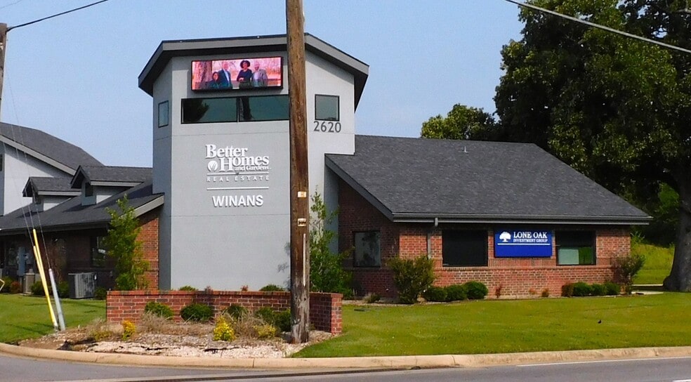 Primary Photo Of 2620 N Travis St, Sherman Medical For Lease