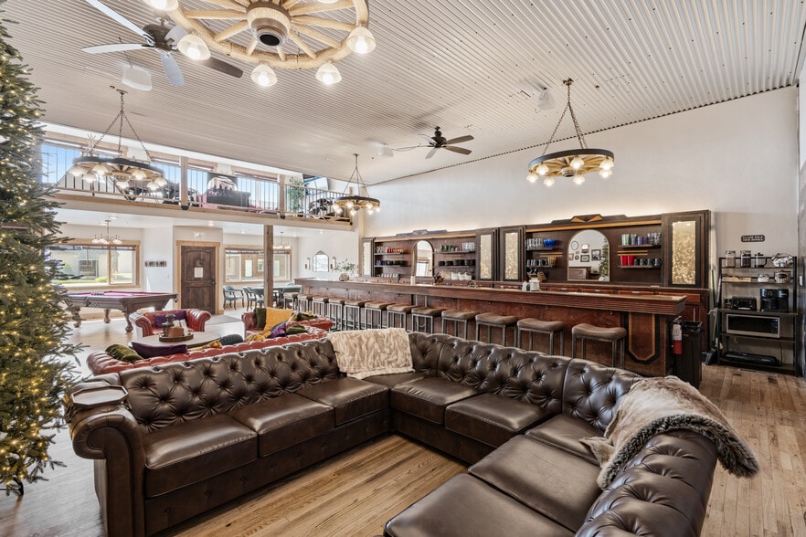 More Photos Of 417 Main St, Ashton Specialty For Sale