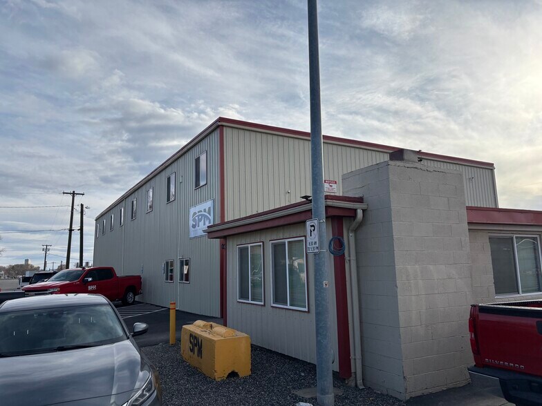 Primary Photo Of 723 W Deschutes Ave, Kennewick Warehouse For Sale