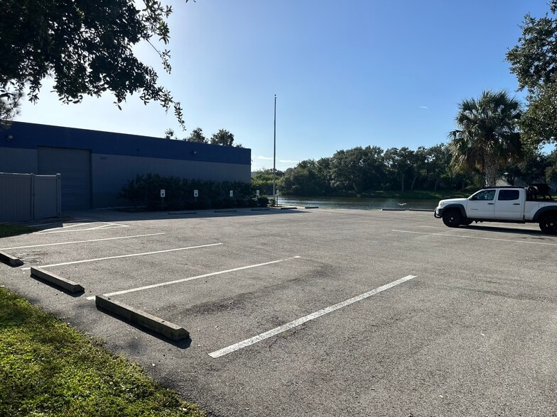 More Photos Of 7555 Commerce Ct, Sarasota Manufacturing For Lease