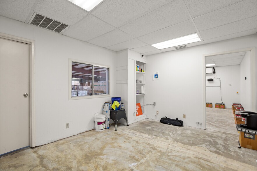 More Photos Of 9300 Brown Ln, Austin Warehouse For Lease