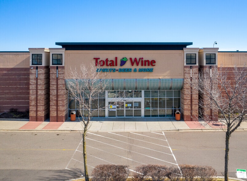 More Photos Of 7100-7200 Valley Creek Plz, Woodbury Unknown For Lease