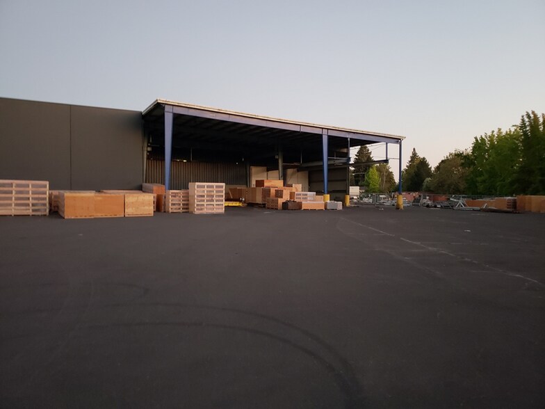 More Photos Of 500 E Illinois St, Newberg Manufacturing For Lease