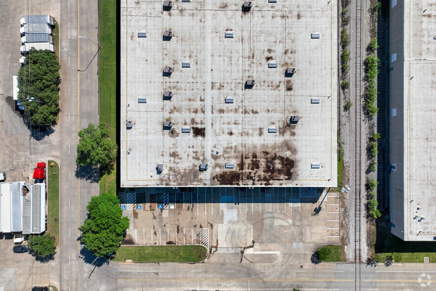 More Photos Of 3510 Pipestone Rd, Dallas Distribution For Lease