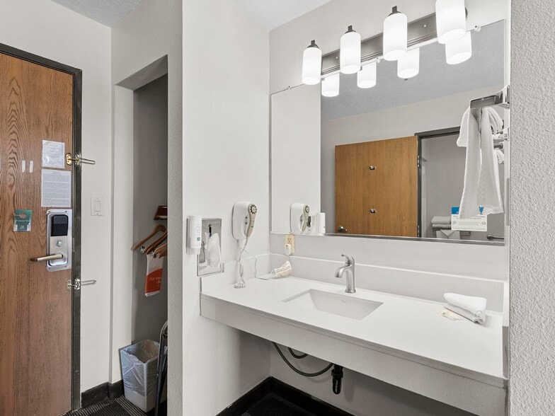 More Photos Of 815 E Hwy 89, Kanab Hotel For Sale