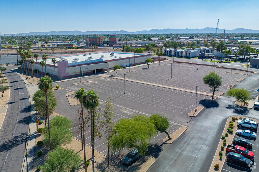 More Photos Of 9620 N Metro Pky W, Phoenix General Retail For Sale