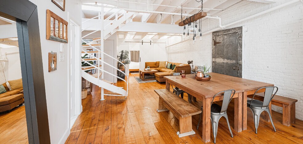 More Photos Of 225-227 Saint-Paul Rue O, Montréal Apartments For Sale