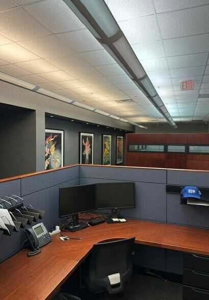 More Photos Of 2101 E Saint Elmo Rd, Austin Light Manufacturing For Lease