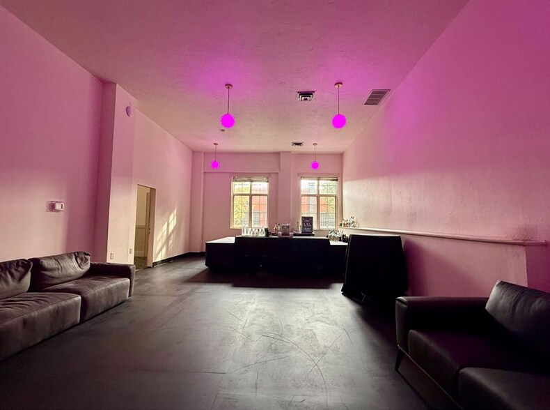 More Photos Of 615 SE Alder St, Portland General Retail For Sale