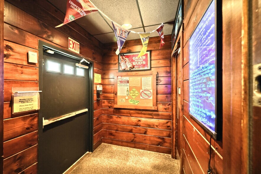 More Photos Of 1 Cherry St, Seven Valleys General Retail For Sale