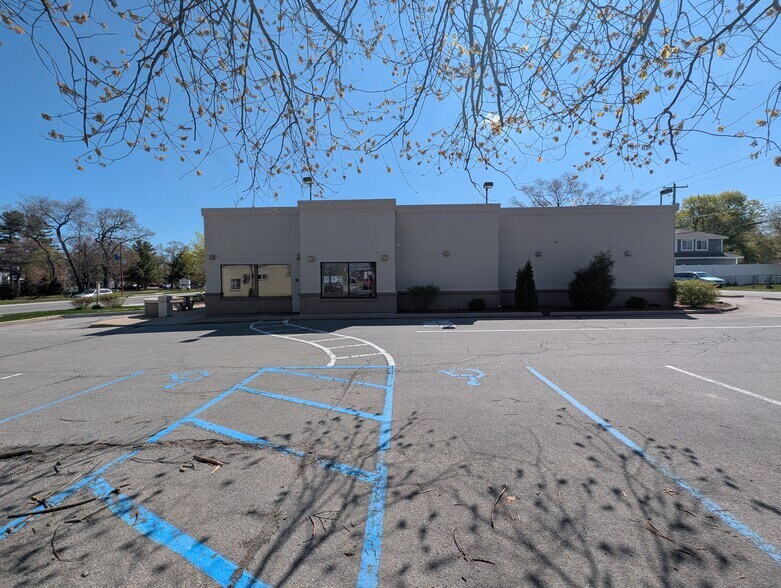 More Photos Of 816 E Front St, Traverse City Fast Food For Lease