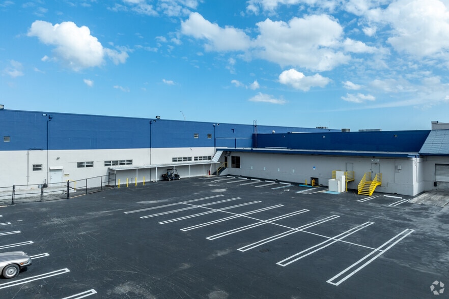 More Photos Of 7000 NW 32nd Ave, Miami Warehouse For Lease