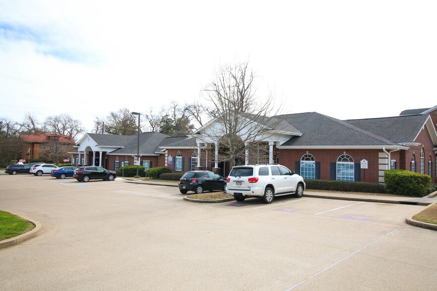 More Photos Of 645 S Broadway Ave, Tyler Office For Lease