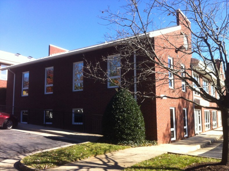 More Photos Of 4248-4250 Chain Bridge Rd, Fairfax Medical For Lease