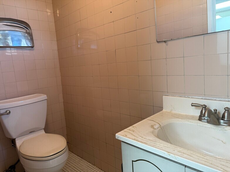More Photos Of 13624 San Antonio Dr, Norwalk Office For Sale