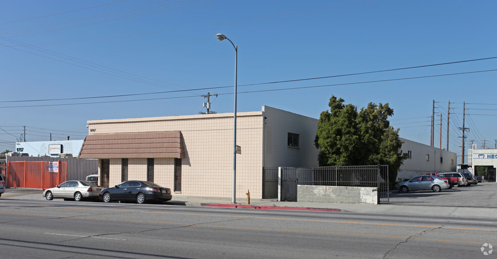 Primary Photo Of 9767 Glenoaks Blvd, Sun Valley Warehouse For Lease