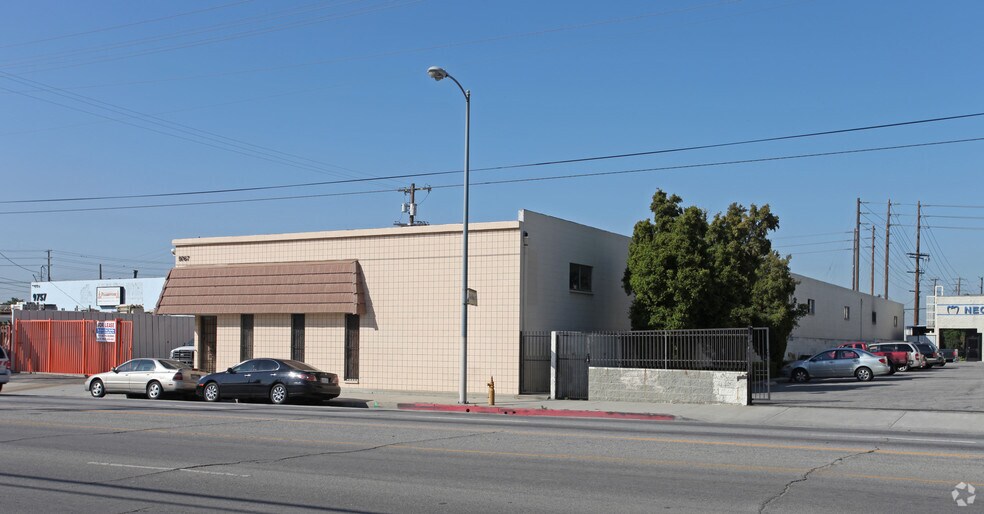 More Photos Of 9767 Glenoaks Blvd, Sun Valley Warehouse For Lease
