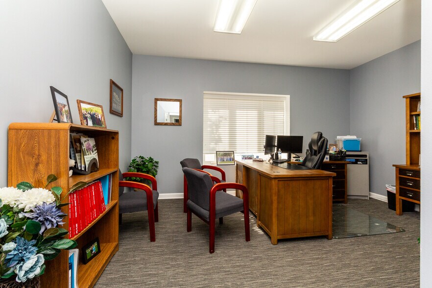 More Photos Of 208 W Highland Rd, Highland Medical For Sale