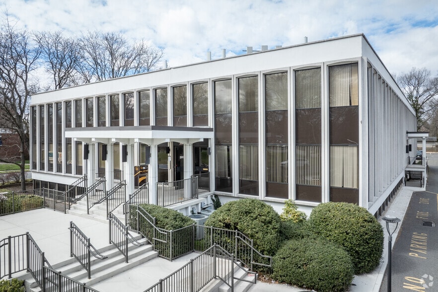 Primary Photo Of 300 Knickerbocker Rd, Cresskill Medical For Lease
