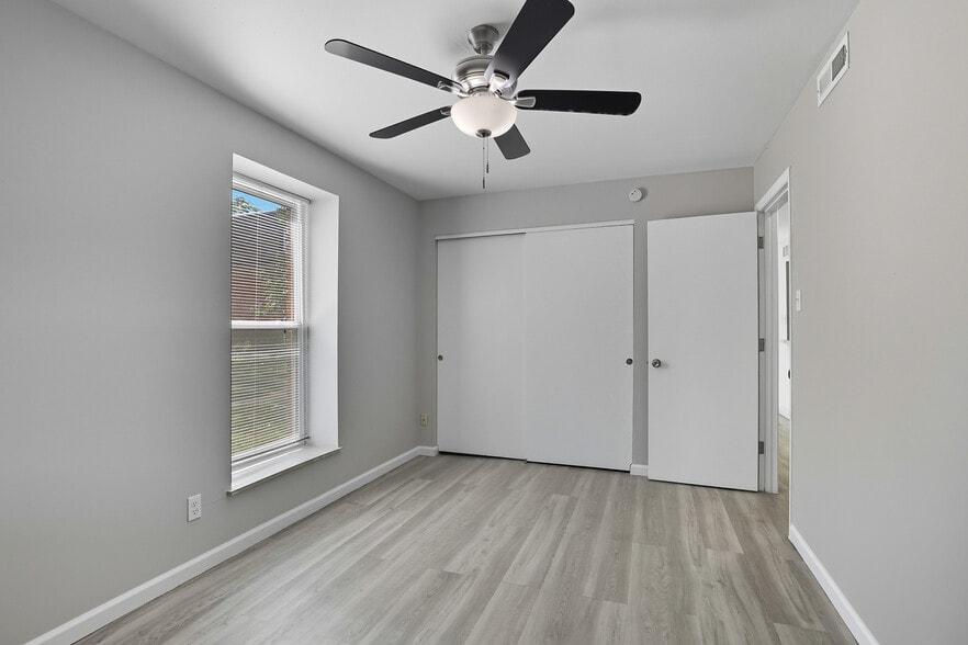 More Photos Of 11542-11556 Concord Village Ave, Saint Louis Apartments For Sale