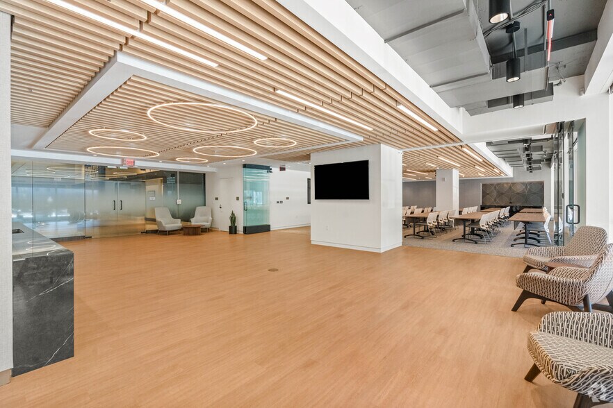 More Photos Of 1331 Pennsylvania Ave NW, Washington Office For Lease