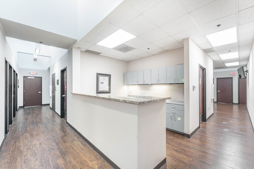 More Photos Of 1444 N Central Expy, McKinney Office For Sale