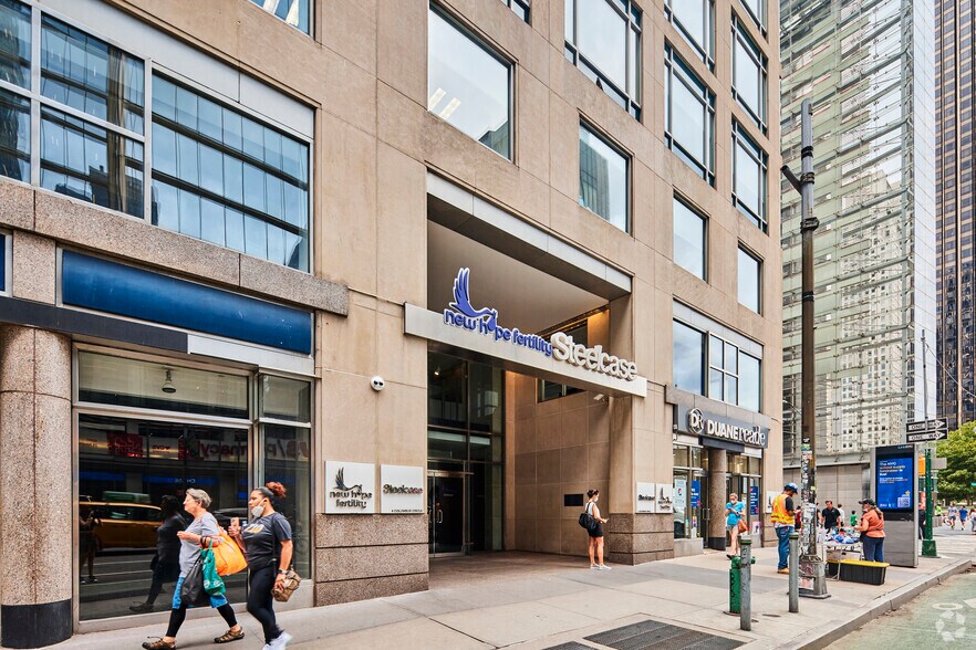 More Photos Of 4 Columbus Cir, New York Office For Lease