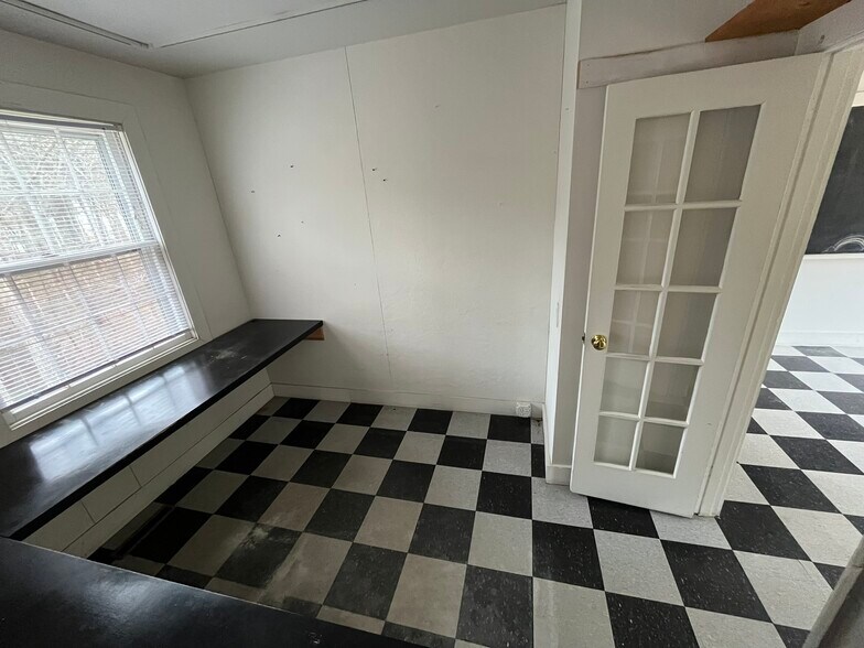 More Photos Of 439 Washington Rd, Woodbury Office For Sale