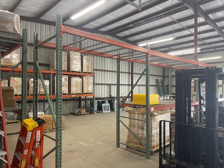 More Photos Of 342 W Michigan Ave, Deland Warehouse For Lease
