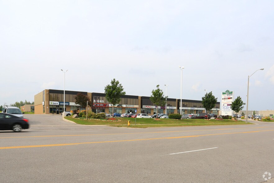 More Photos Of 121 Commerce Park Dr, Barrie Light Distribution For Lease