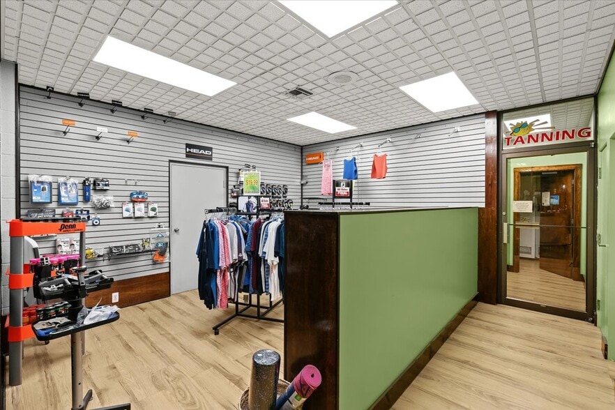 More Photos Of 2140 Fairway Dr, Davison Sports And Entertainment For Sale