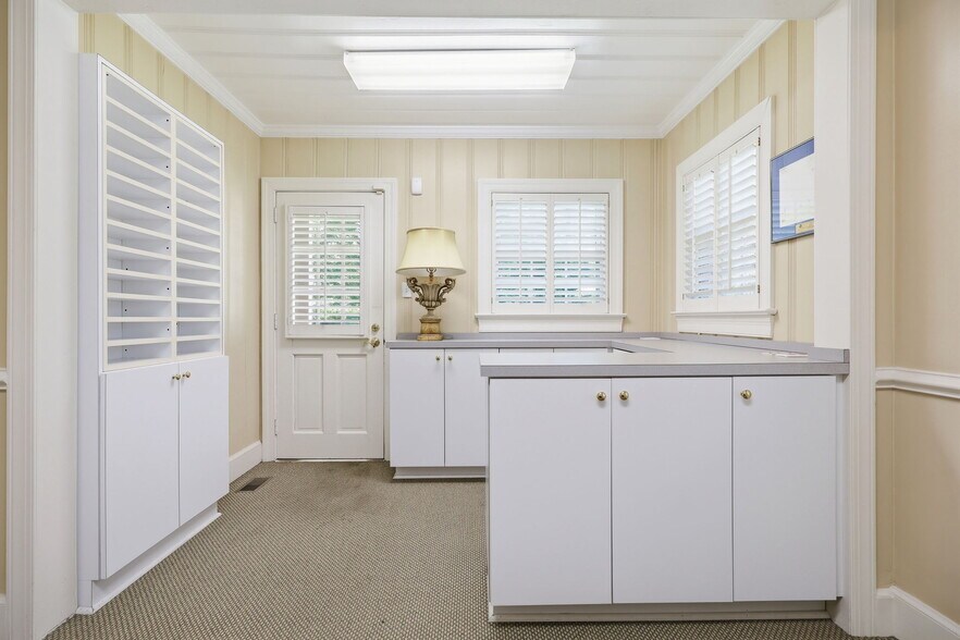 More Photos Of 1008 W Vernon Ave, Kinston Office For Sale